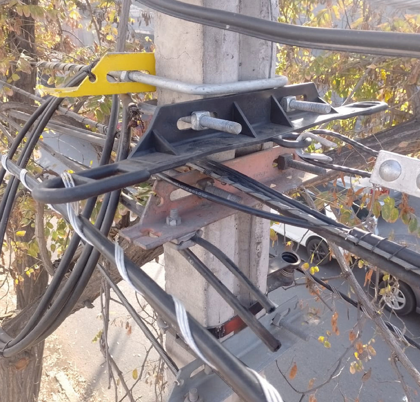 Cruceta Polimérica Dieléctrica Integrada