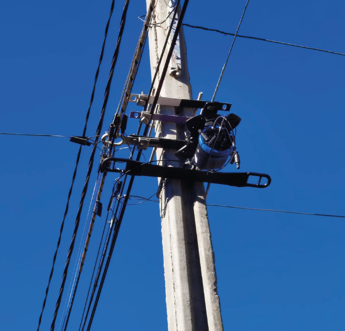 Cruceta Polimérica Dieléctrica Integrada